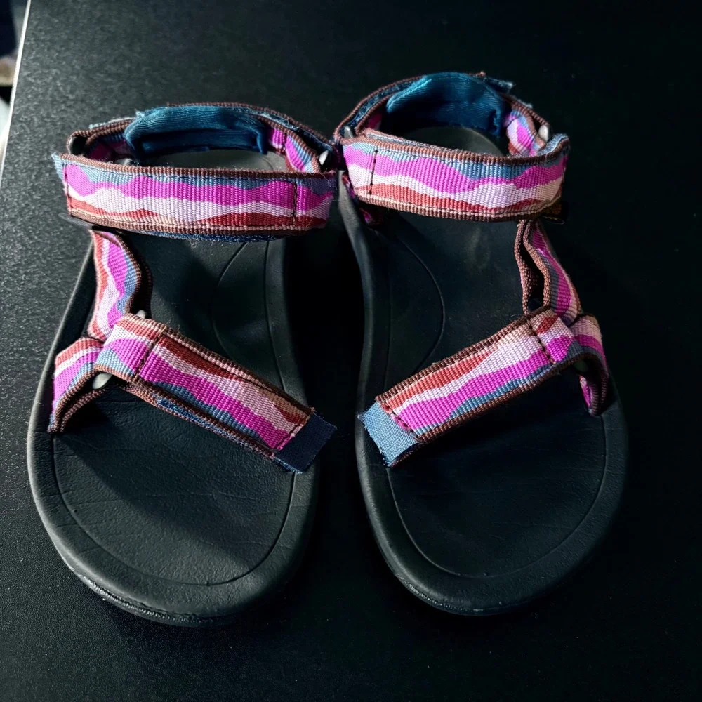 Teva Hurricane XLT2 sandals Kids size 11 no tie summer purple girls easy slip on